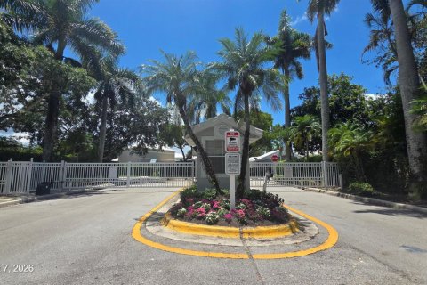 Casa en venta en Plantation, Florida, 3 dormitorios, 145.48 m2 № 2382350 - foto 3