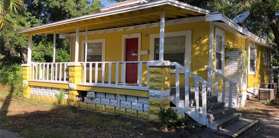 House in Saint Petersburg, Florida 2 bedrooms, 82.13 sq.m. № 1640886