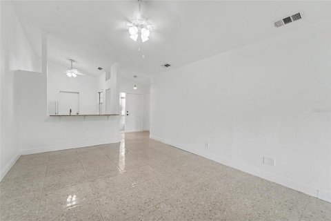 House in Palm Harbor, Florida 2 bedrooms, 79.9 sq.m. № 2230863 - photo 10