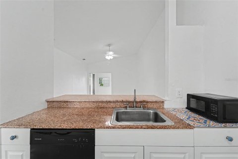 House in Palm Harbor, Florida 2 bedrooms, 79.9 sq.m. № 2230863 - photo 16
