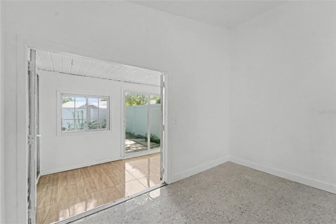 House in Palm Harbor, Florida 2 bedrooms, 79.9 sq.m. № 2230863 - photo 12