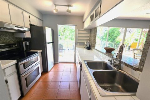 House in Lutz, Florida 3 bedrooms, 128.76 sq.m. № 2324534 - photo 14