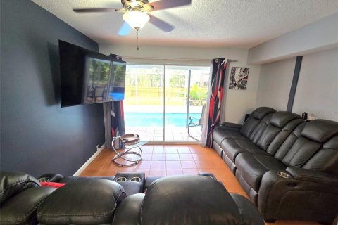House in Lutz, Florida 3 bedrooms, 128.76 sq.m. № 2324534 - photo 21