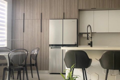 Таунхаус в Дорал, Флорида 4 спальни, 175.96м2 № 2008662