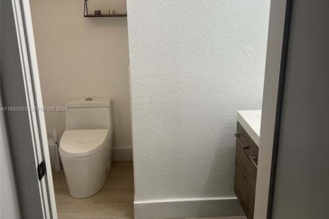 Купить таунхаус в Дорал, Флорида 4 спальни, 175.96м2, № 2008662 - фото 7