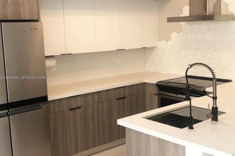 Купить таунхаус в Дорал, Флорида 4 спальни, 175.96м2, № 2008662 - фото 2