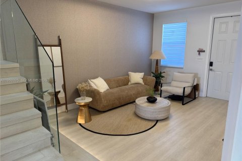 Townhouse in Doral, Florida 4 bedrooms, 175.96 sq.m. № 2008662 - photo 13