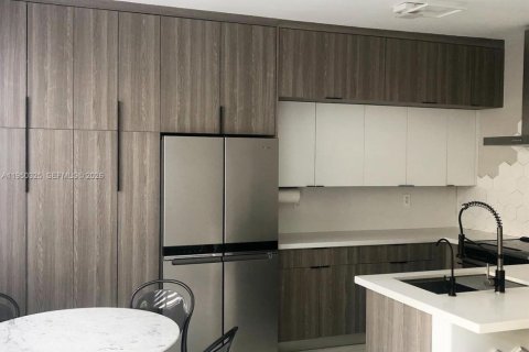 Купить таунхаус в Дорал, Флорида 4 спальни, 175.96м2, № 2008662 - фото 3