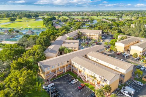 Copropriété à louer à Miami, Floride: 3 chambres, 101.26 m2 № 1929862 - photo 1