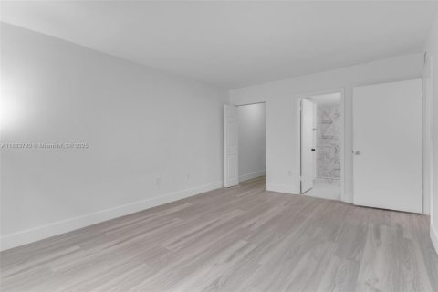 Copropriété à louer à Miami, Floride: 3 chambres, 101.26 m2 № 1929862 - photo 9