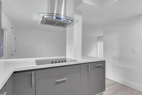 Copropriété à louer à Miami, Floride: 3 chambres, 101.26 m2 № 1929862 - photo 6