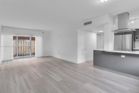 Copropriété à louer à Miami, Floride: 3 chambres, 101.26 m2 № 1929862 - photo 3