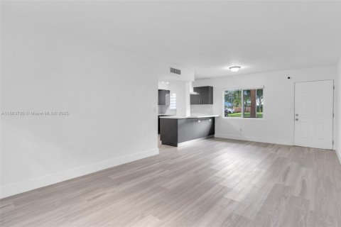 Copropriété à louer à Miami, Floride: 3 chambres, 101.26 m2 № 1929862 - photo 7