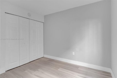 Copropriété à louer à Miami, Floride: 3 chambres, 101.26 m2 № 1929862 - photo 13