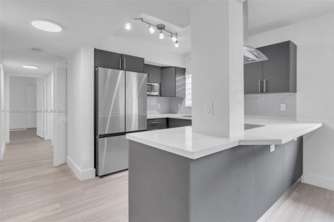 Copropriété à louer à Miami, Floride: 3 chambres, 101.26 m2 № 1929862 - photo 4