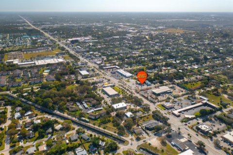 Tienda en venta en Fort Pierce, Florida № 303310 - foto 1