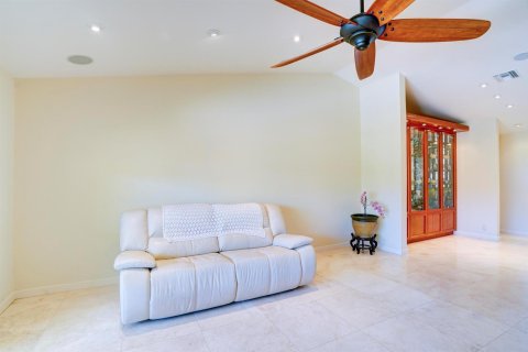House in Riviera Beach, Florida 3 bedrooms, 247.31 sq.m. № 2190062 - photo 10