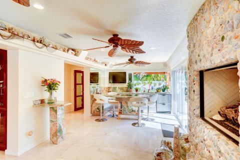 House in Riviera Beach, Florida 3 bedrooms, 247.31 sq.m. № 2190062 - photo 25