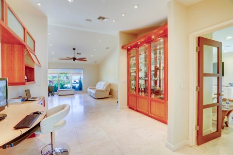 House in Riviera Beach, Florida 3 bedrooms, 247.31 sq.m. № 2190062 - photo 13