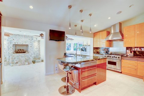 House in Riviera Beach, Florida 3 bedrooms, 247.31 sq.m. № 2190062 - photo 17