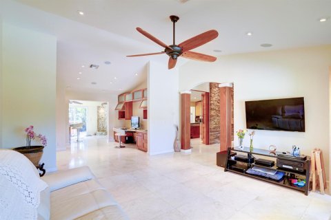 House in Riviera Beach, Florida 3 bedrooms, 247.31 sq.m. № 2190062 - photo 9