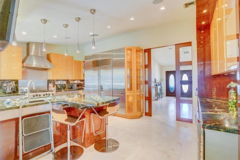House in Riviera Beach, Florida 3 bedrooms, 247.31 sq.m. № 2190062 - photo 15