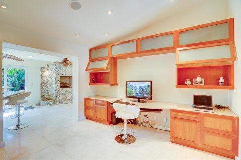 House in Riviera Beach, Florida 3 bedrooms, 247.31 sq.m. № 2190062 - photo 12
