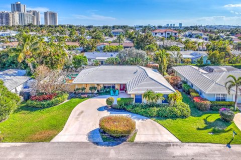 House in Riviera Beach, Florida 3 bedrooms, 247.31 sq.m. № 2190062