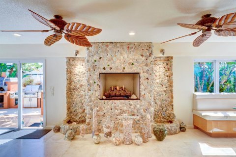 House in Riviera Beach, Florida 3 bedrooms, 247.31 sq.m. № 2190062 - photo 27