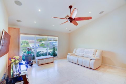 House in Riviera Beach, Florida 3 bedrooms, 247.31 sq.m. № 2190062 - photo 4