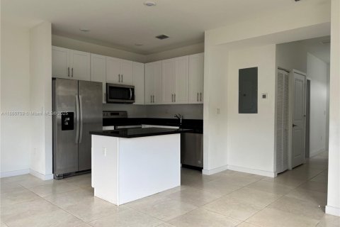 Adosado en alquiler en Homestead, Florida, 3 dormitorios, 130.81 m2 № 1932976 - foto 1