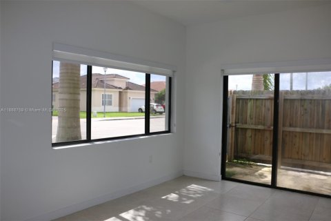 Adosado en alquiler en Homestead, Florida, 3 dormitorios, 130.81 m2 № 1932976 - foto 12