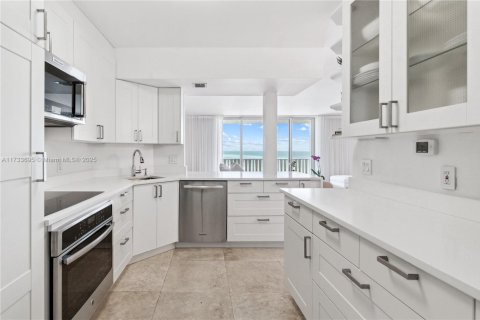 Condo in Key Biscayne, Florida, 2 bedrooms  № 1862442 - photo 7