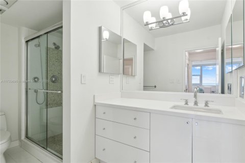 Condo in Key Biscayne, Florida, 2 bedrooms  № 1862442 - photo 9
