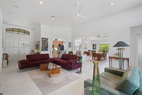 Villa ou maison à vendre à Boynton Beach, Floride: 3 chambres, 217.48 m2 № 2040482 - photo 9