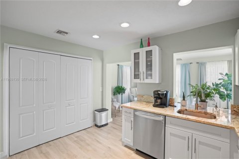 House in Boynton Beach, Florida 1 bedroom, 94.02 sq.m. № 2006641 - photo 16