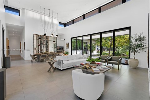House in Pinecrest, Florida 5 bedrooms, 565.87 sq.m. № 1939671 - photo 13