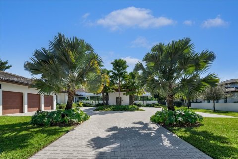 House in Pinecrest, Florida 5 bedrooms, 565.87 sq.m. № 1939671 - photo 3