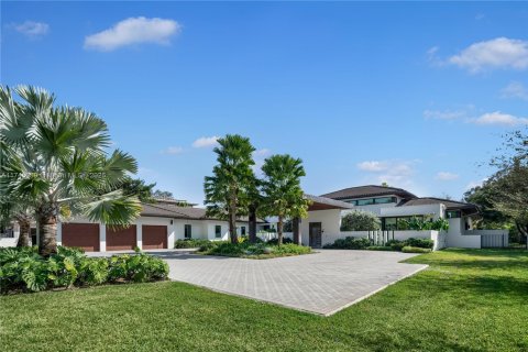 House in Pinecrest, Florida 5 bedrooms, 565.87 sq.m. № 1939671 - photo 4