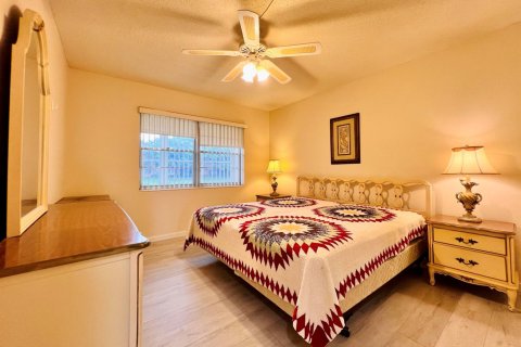 Condo in West Palm Beach, Florida, 2 bedrooms № 2145952 - photo 8
