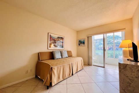 Condo in West Palm Beach, Florida, 2 bedrooms № 2145952 - photo 10