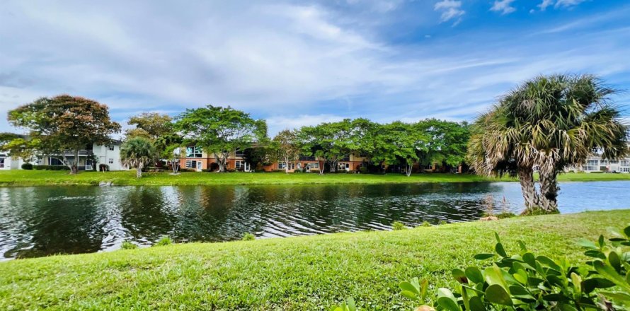 Condo in West Palm Beach, Florida, 2 bedrooms № 2145952