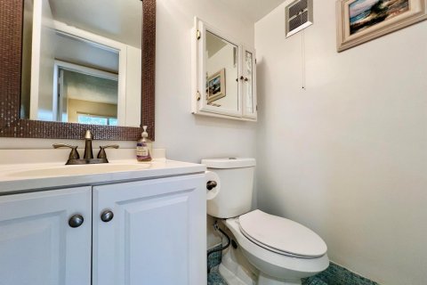 Condo in West Palm Beach, Florida, 2 bedrooms № 2145952 - photo 9