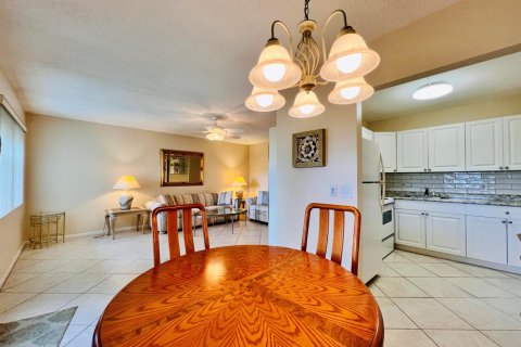 Condo in West Palm Beach, Florida, 2 bedrooms № 2145952 - photo 3