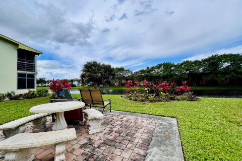 Condo in West Palm Beach, Florida, 2 bedrooms № 2145952 - photo 12