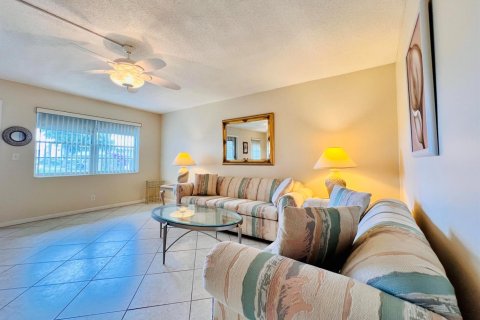 Condo in West Palm Beach, Florida, 2 bedrooms № 2145952 - photo 6