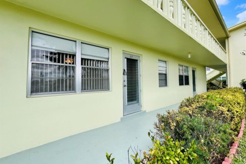 Condo in West Palm Beach, Florida, 2 bedrooms № 2145952 - photo 13