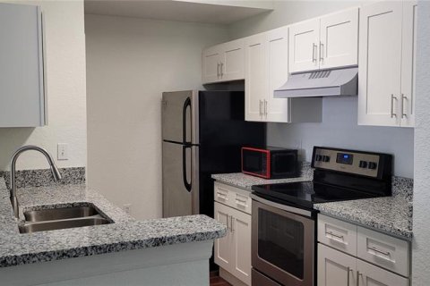 Condo in Tampa, Florida, 2 bedrooms № 2227933 - photo 2