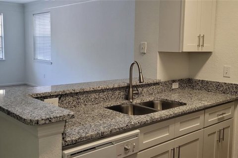 Condo in Tampa, Florida, 2 bedrooms № 2227933 - photo 3
