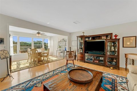 Condo in Seminole, Florida, 2 bedrooms  № 1509395 - photo 12